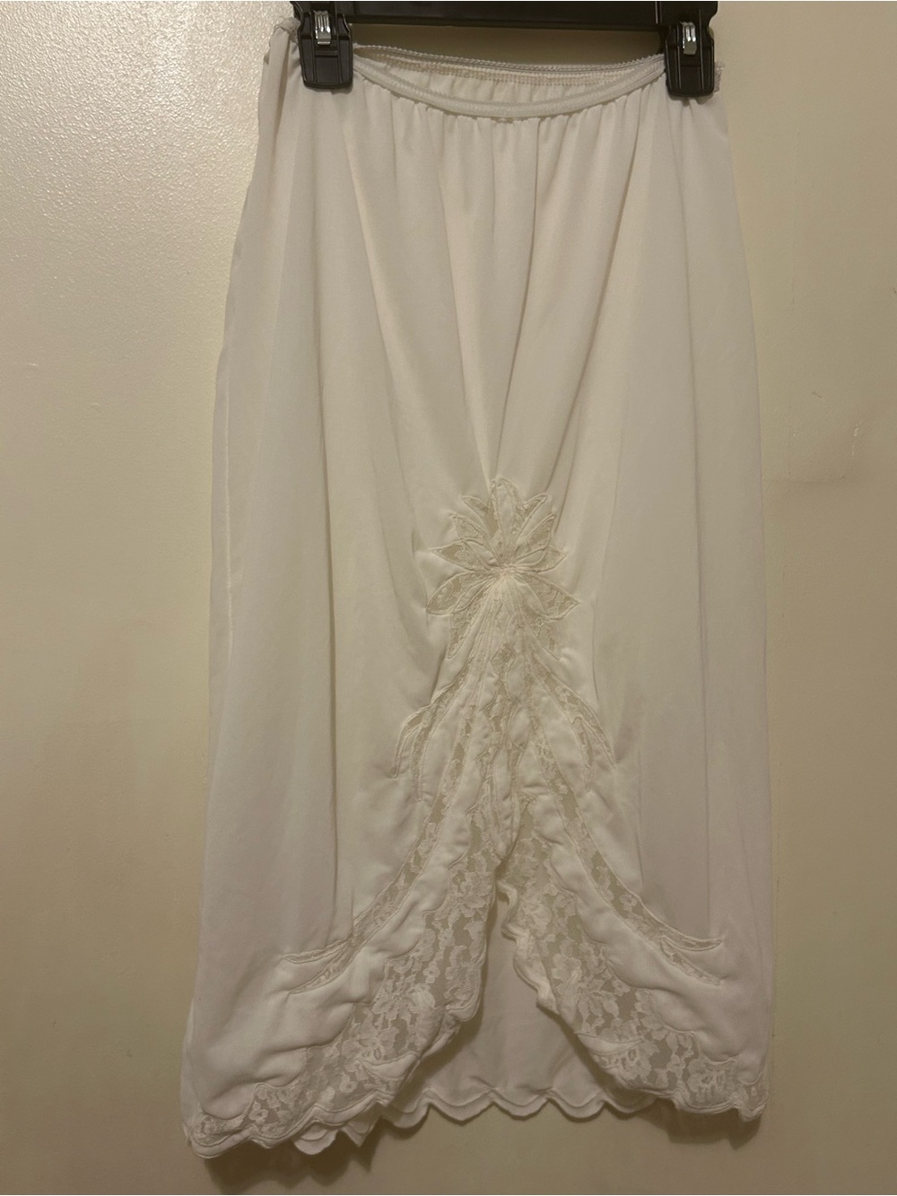 Vintage Aristocraft Superior Ivory Half Slip with Lace Appliqué Sz S  Nylon
